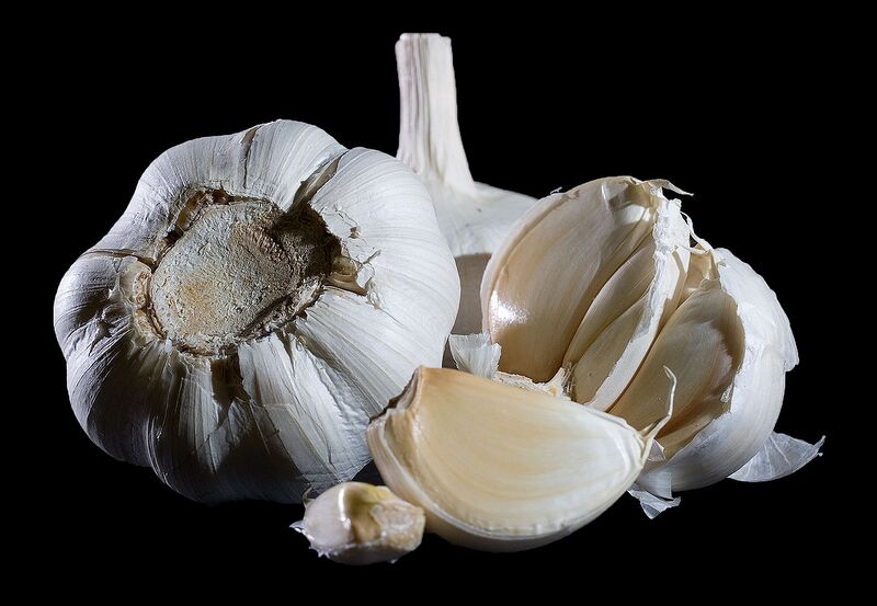 File:1280px-Garlic Bulbs 2.jpg